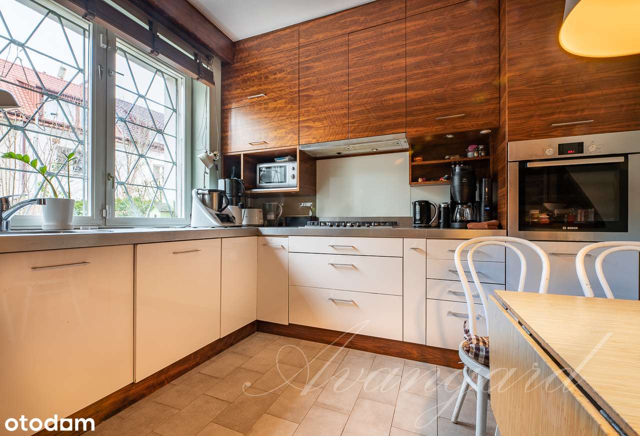 Segment, blisko Galerii Mokotów, widoczny, przy głównej ulicy.-1