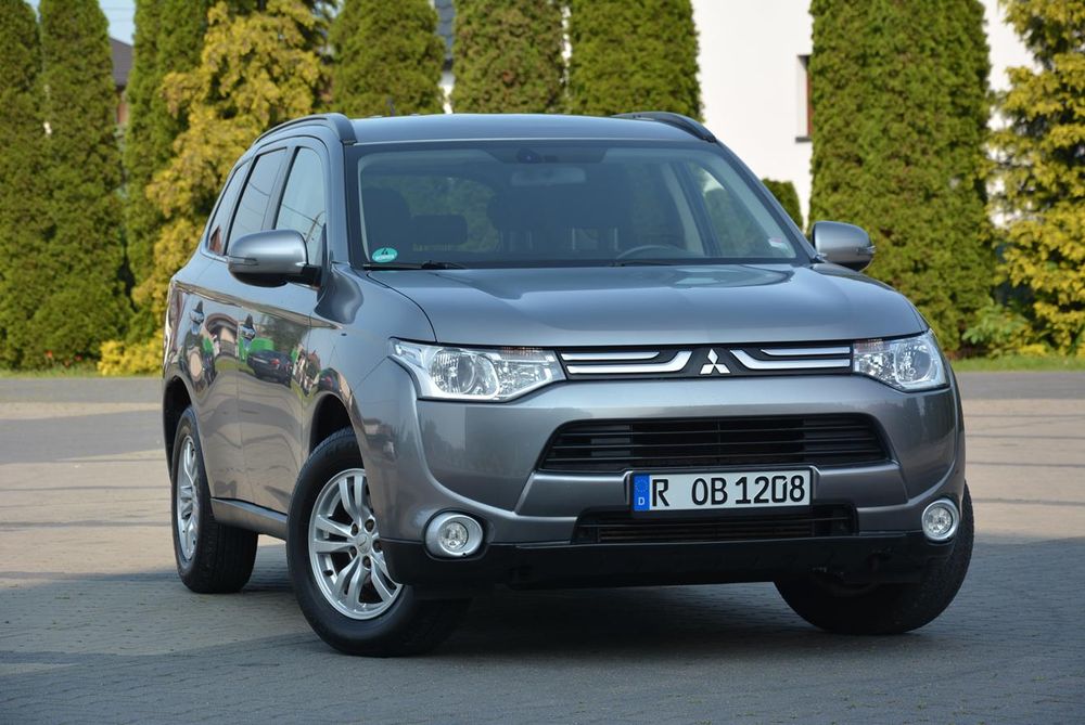 Mitsubishi Outlander III 2.2 DID Intense + 2013