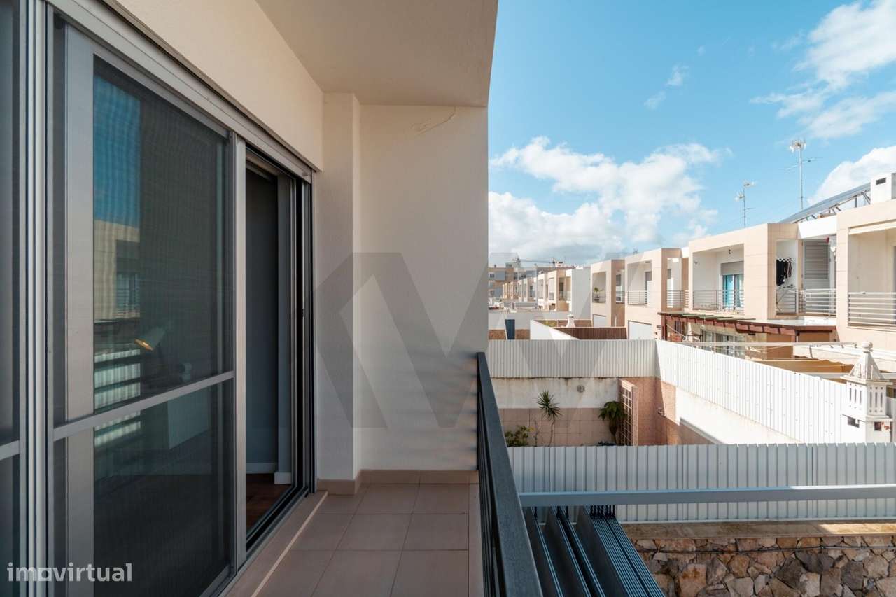 MORADIA T3+2 | 5 QUARTOS 3 SUITES | RIAS PARQUE EM VILA R.SANTO ANTÓNI - Grande imagem: 5/54