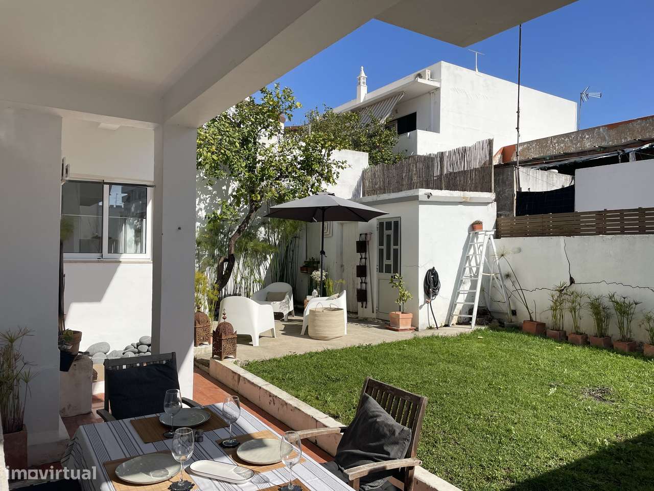 Moradia em Faro T5 de 185 m2 e com 140 m2 espaço exterior - Grande imagem: 3/57