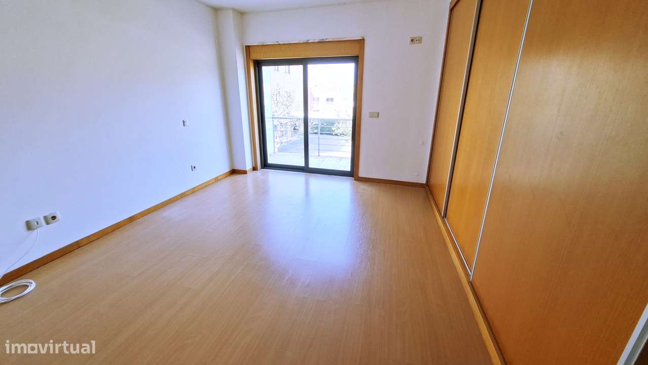Apartamento T4 com 297m², Garagem e Lugar  estacionamento  Pinhal Novo-11