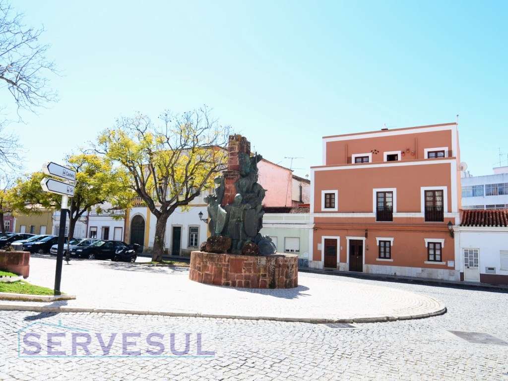 Excelente Oportunidade de Investimento! 1º Andar Duplex de uma Casa...-35