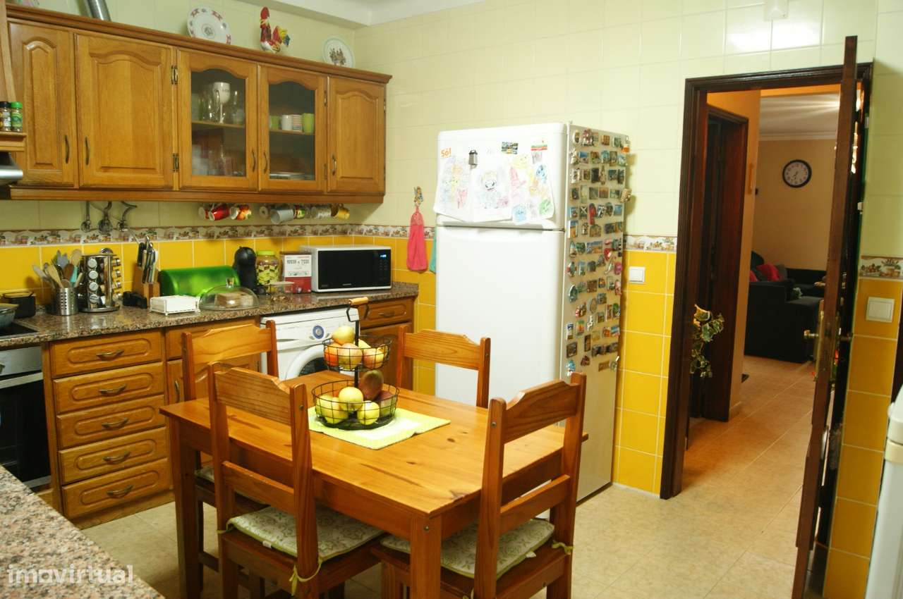 Moradia com 4 assoalhadas em ótimo estado.-8