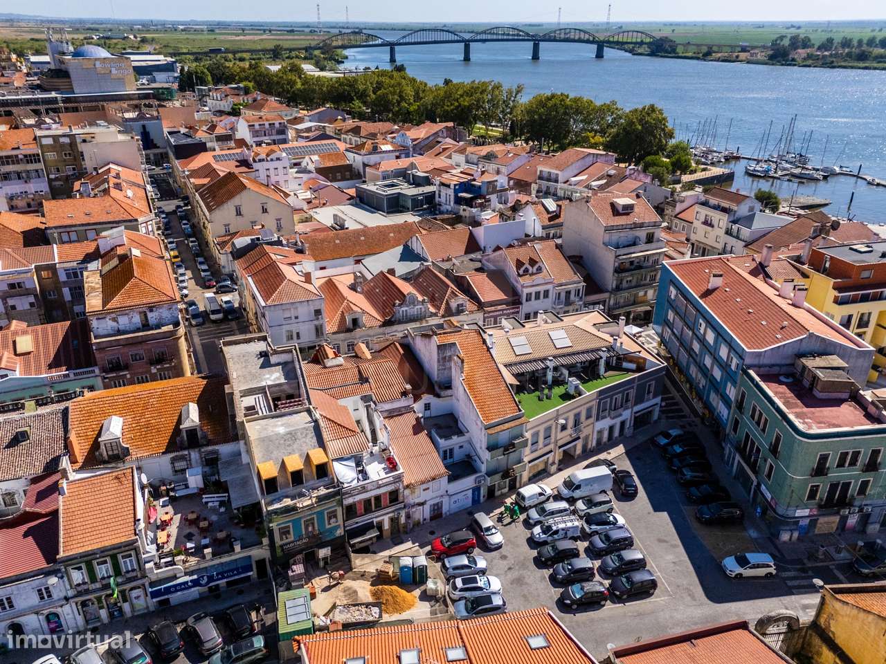 Prédio com Projeto para 7 fraçcões - Grande imagem: 2/9