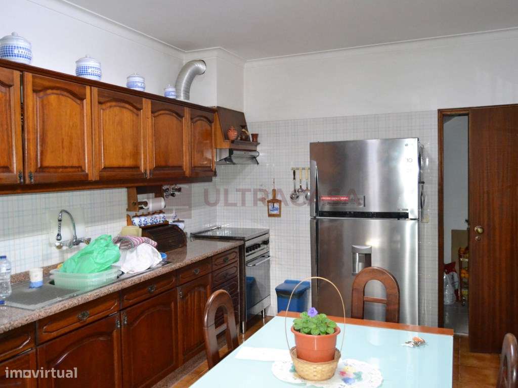 Vende-se excelente Moradia V7 com Jardim, Terraço e Garagem em Algu...-8
