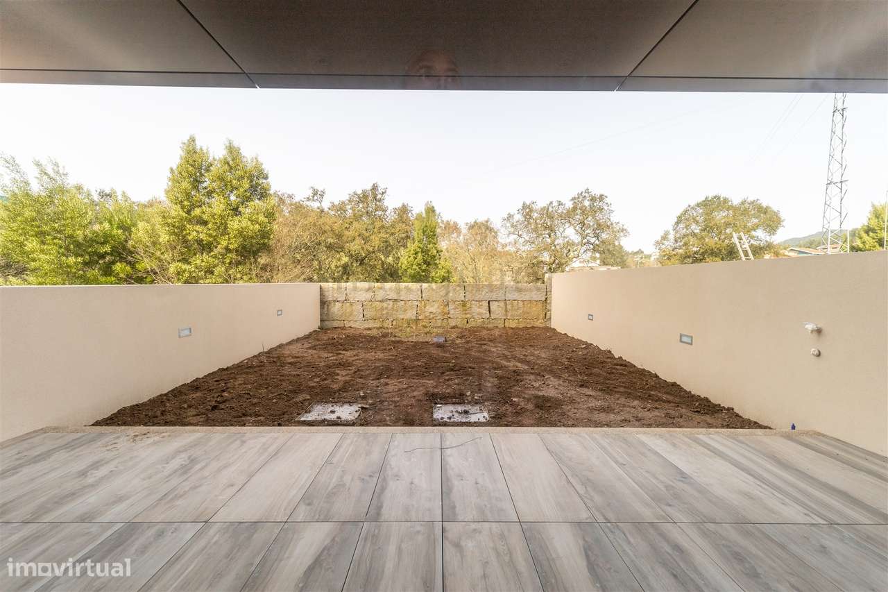 Moradia T3 de 2 frentes com jardim em São Pedro da Cova, Gondomar-5