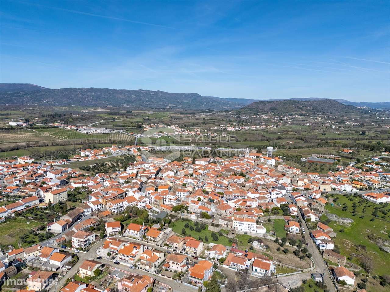 Prédio para venda centro de Caria com comércio no rés-do-chão e ampla-16