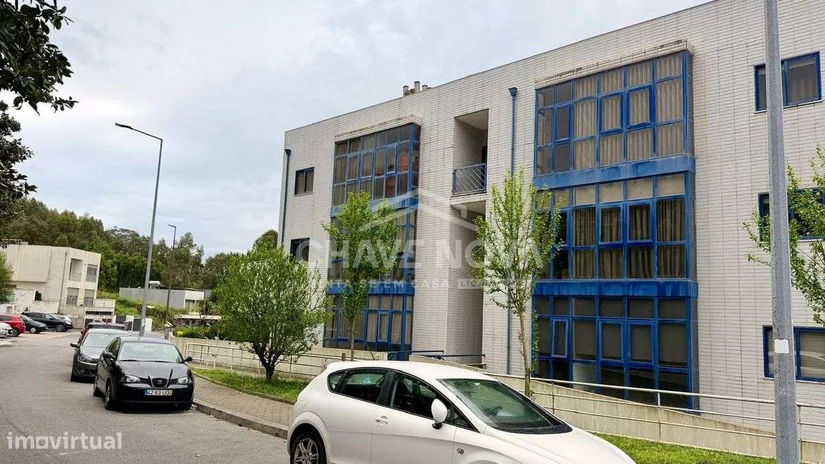 T2 c/ Garagem Box em Canelas-19