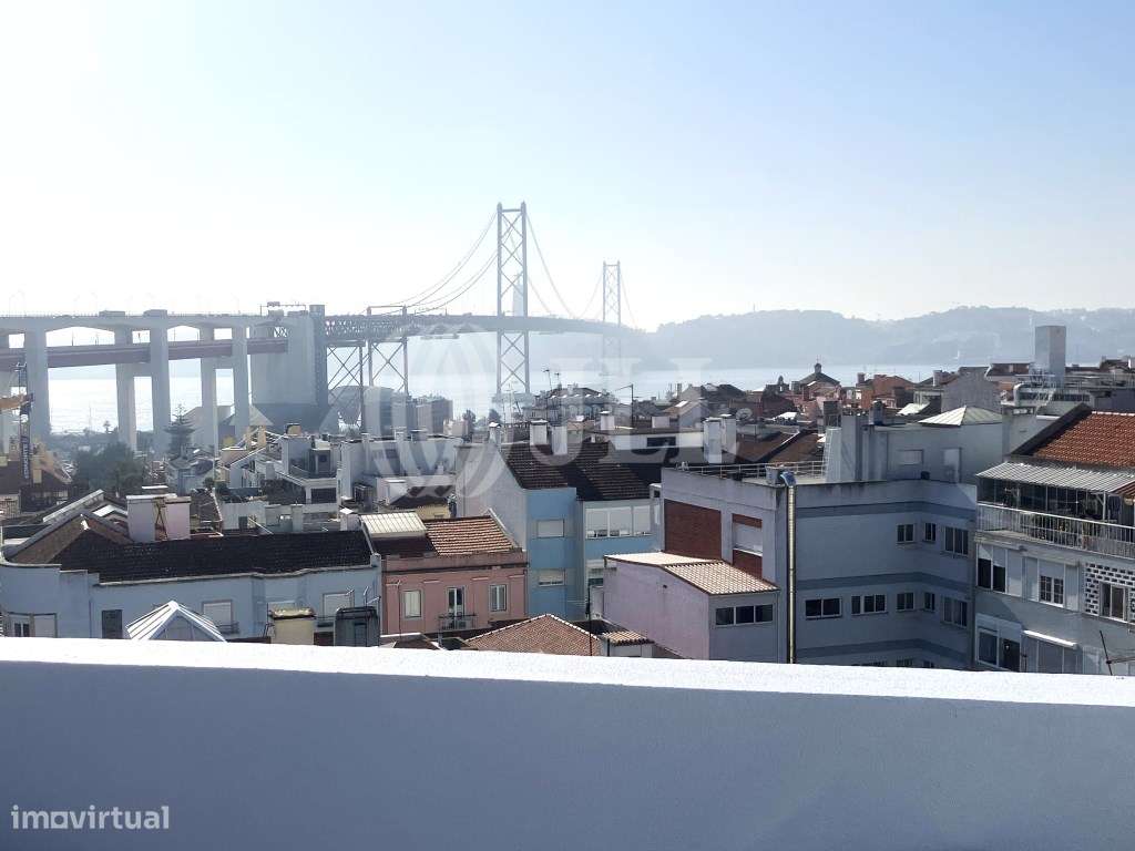 Apartamento T2, com estacionamento, em Alcântara - Grande imagem: 2/26