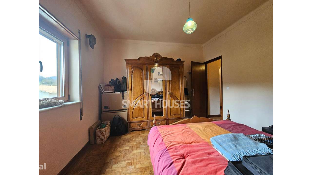 Moradia T3+1 em Avô c/ terreno-16