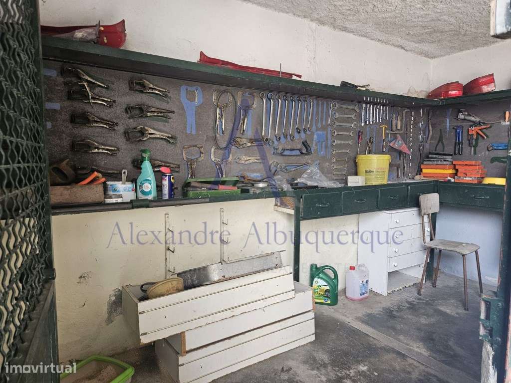 Moradia com anexo e espaço comercial.-31