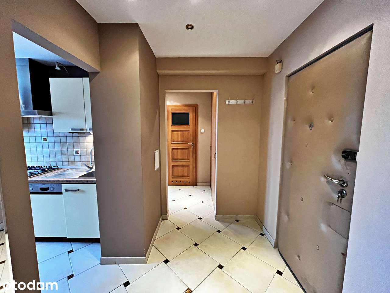 2 pokojowe mieszkanie z balkonem na 9 piętrze - ul. Kochanowskiego 1/3-8