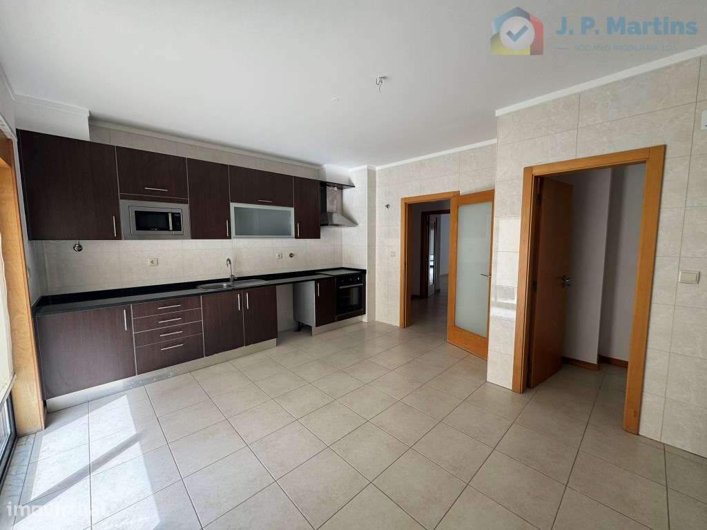 Espaçoso apartamento T3, c/ varanda e garagem, Vila Serena, Pinhal ...-7