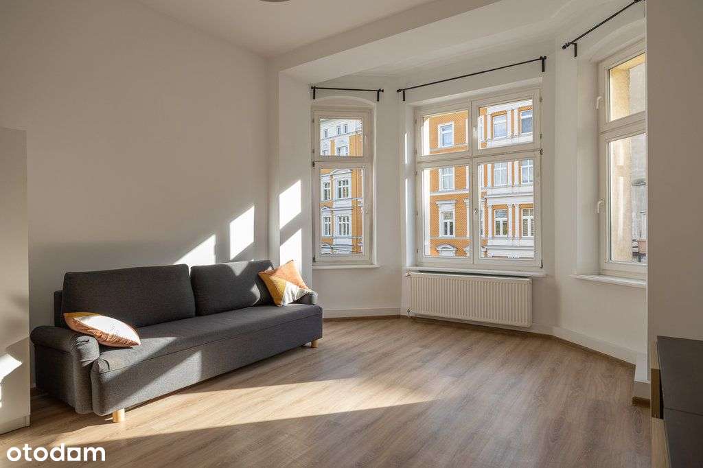 Pięknie doświetlone mieszkanie w kamienicy | film-1