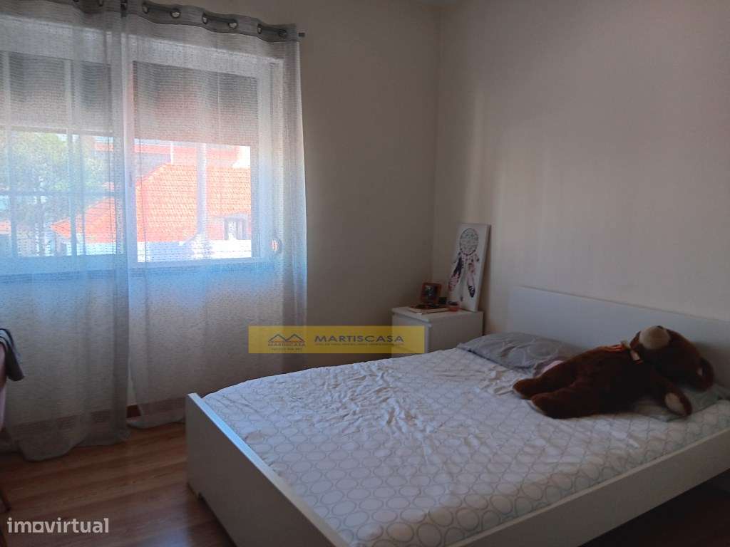 Moradia T4 totalmente remodelada, garagem, sotão e espaço exterior,...-29