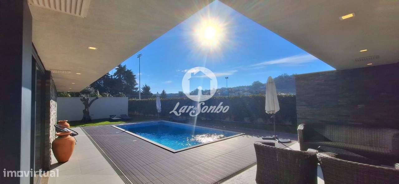 Moradia individual T4 com piscina no Louro - Grande imagem: 4/27