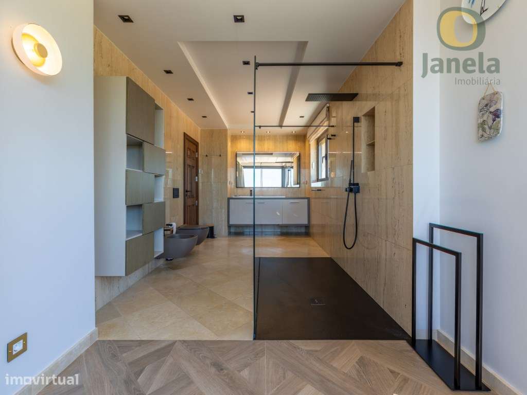 Encantadora Moradia T5 com vista Mar e Golfe, inserida num cenário ...-41