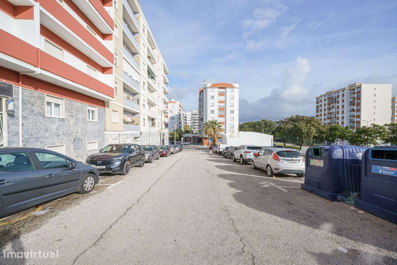 Apartamento T5 no Bairro do Liceu - Ideal para Famílias ou Investiment-21