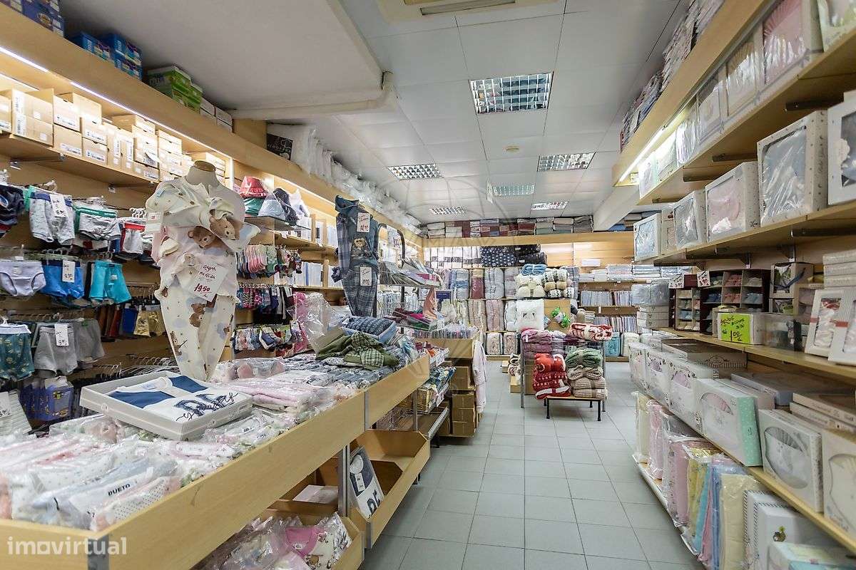 Loja à venda em Almada-10