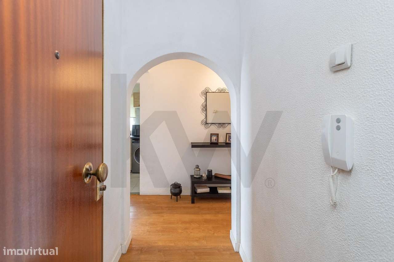 T1 em Queluz com Vista Desafogada e Excelente Localização - Grande imagem: 2/19