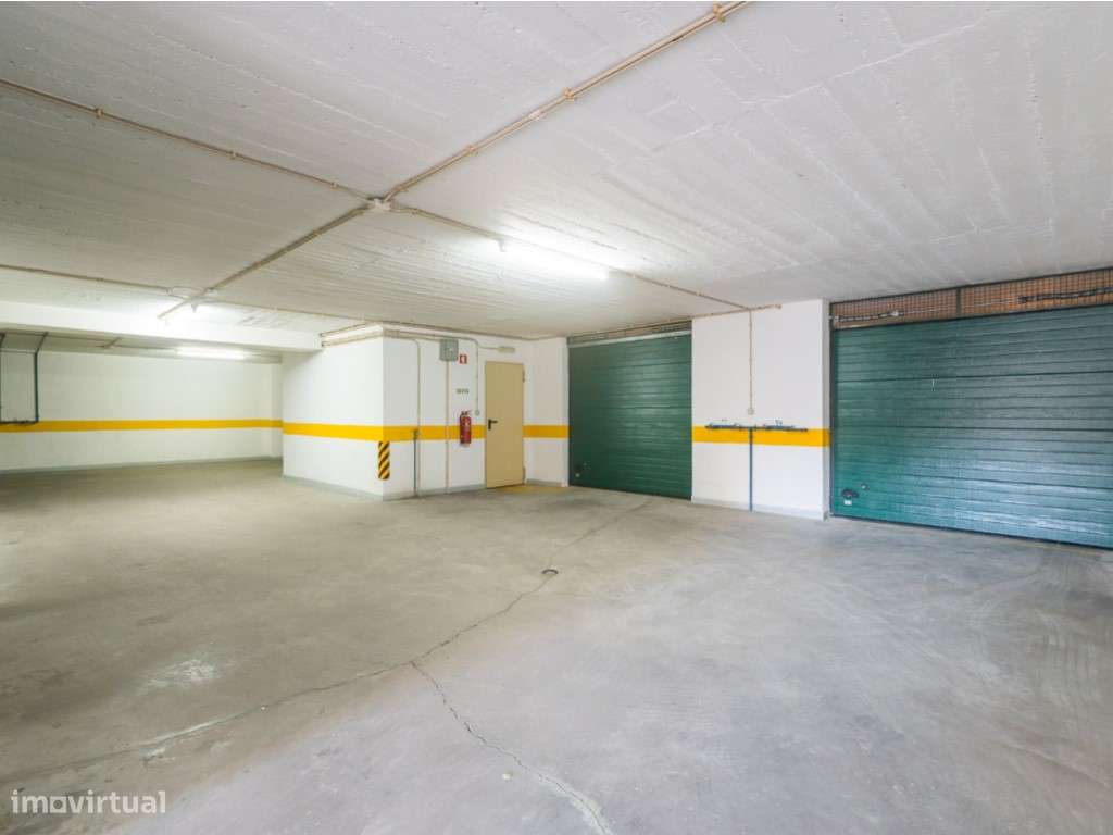 EXCELENTE ESTADO, ÁREA (35m2) E ACESSO (em frente ao portão princip... - Grande imagem: 3/27