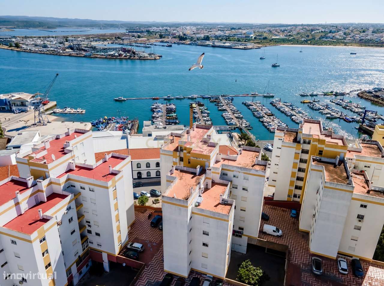 Exclusivo Apartamento T2 | Único Apartamento no 7º Piso | Vista Rio |-23