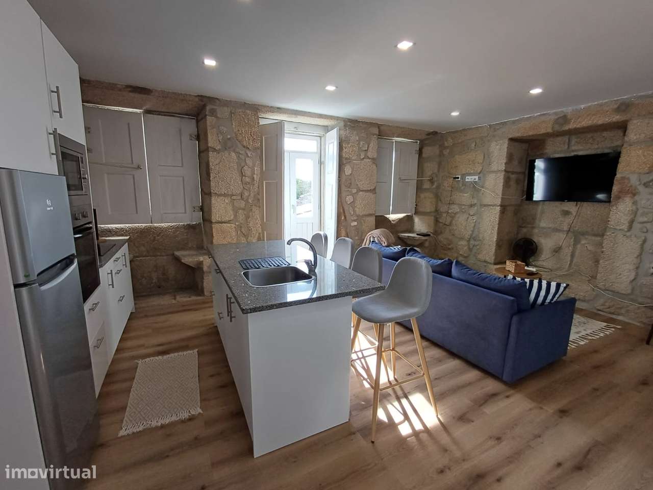 Moradia T4 Venda em Celorico (São Pedro e Santa Maria) e Vila Boa do M-9