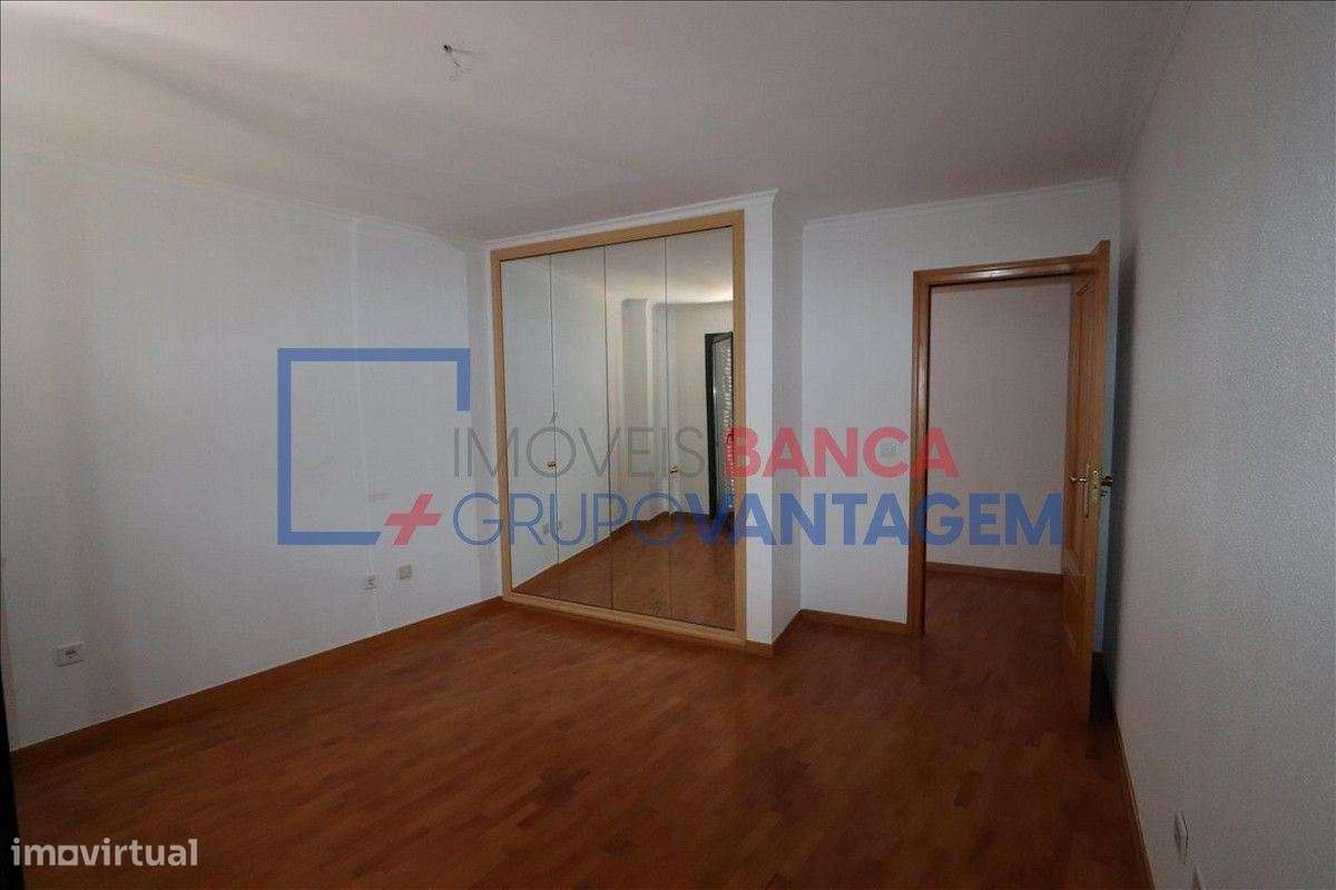 Apartamento T2 com  110 m2 situado em Alhos Vedros (Moita) - Grande imagem: 4/8