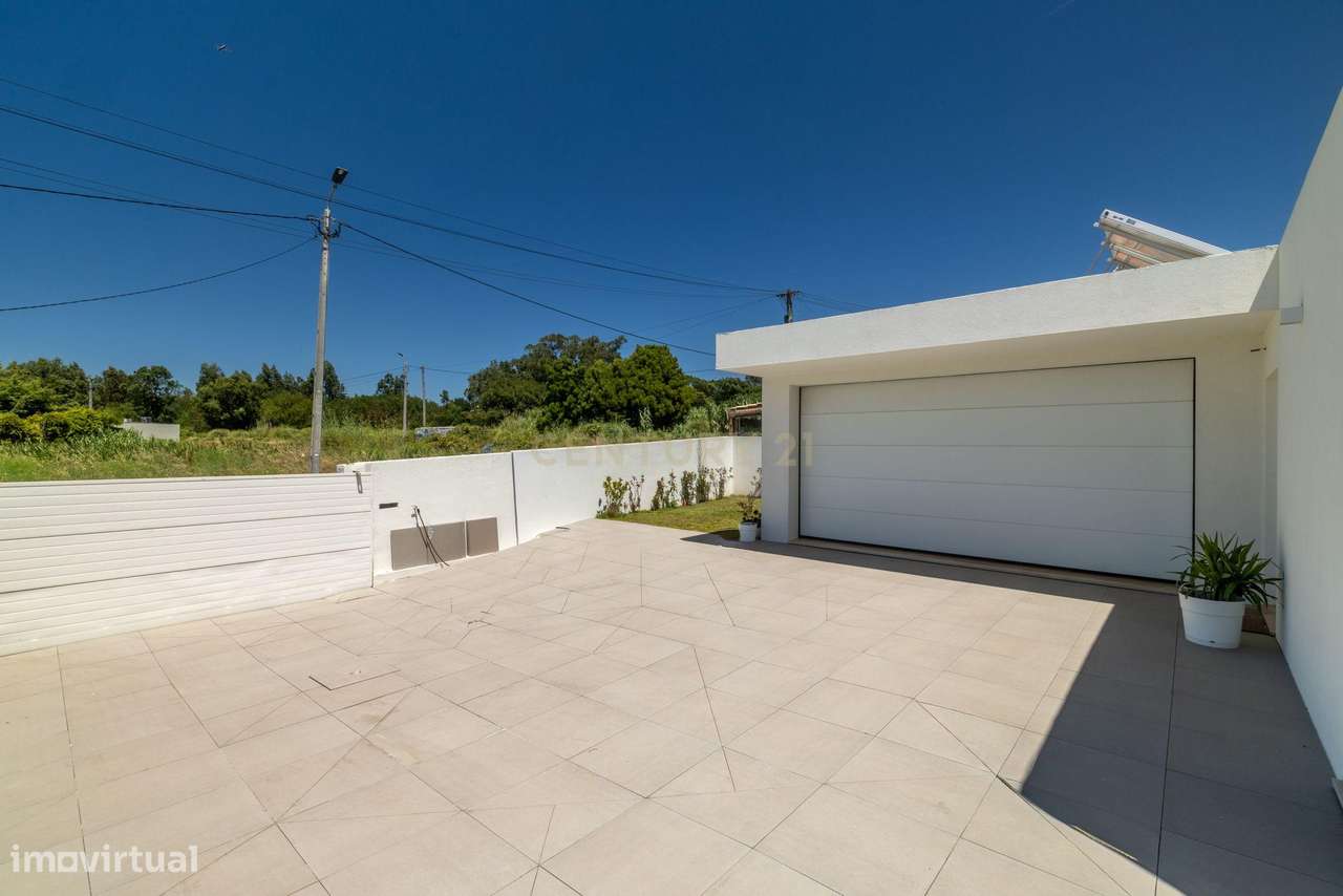 Moradia térrea T3 com piscina e jardim em Arcozelo-32