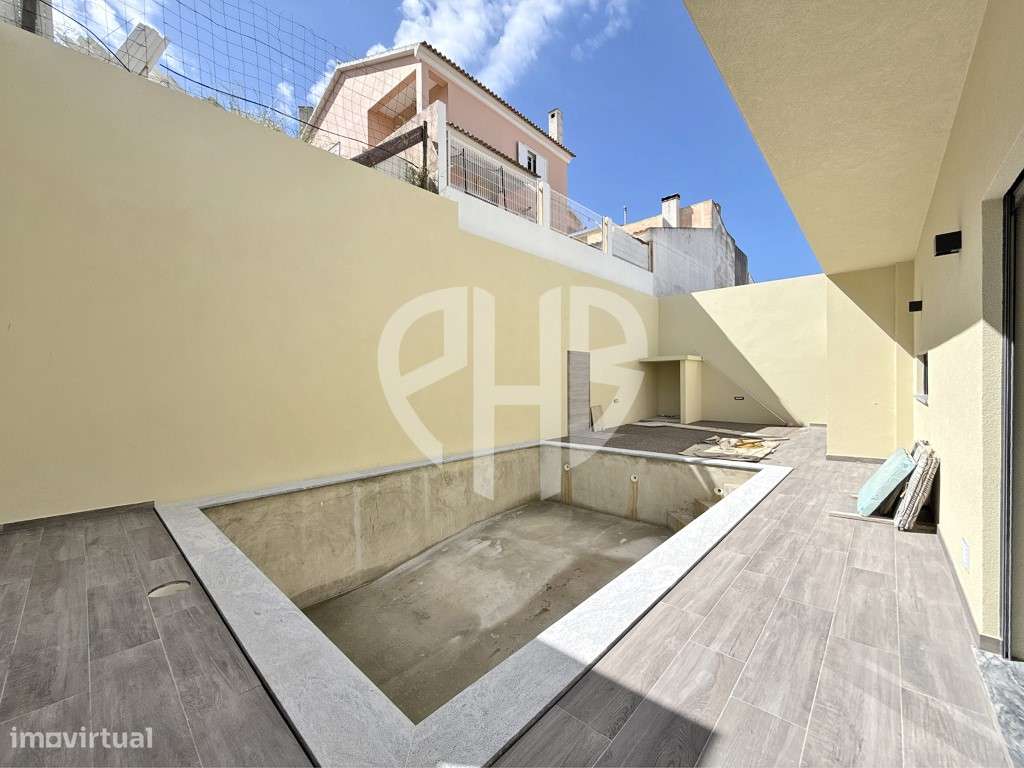 Moradia de Luxo T4 C/ Piscina e Box // Em Construção-44