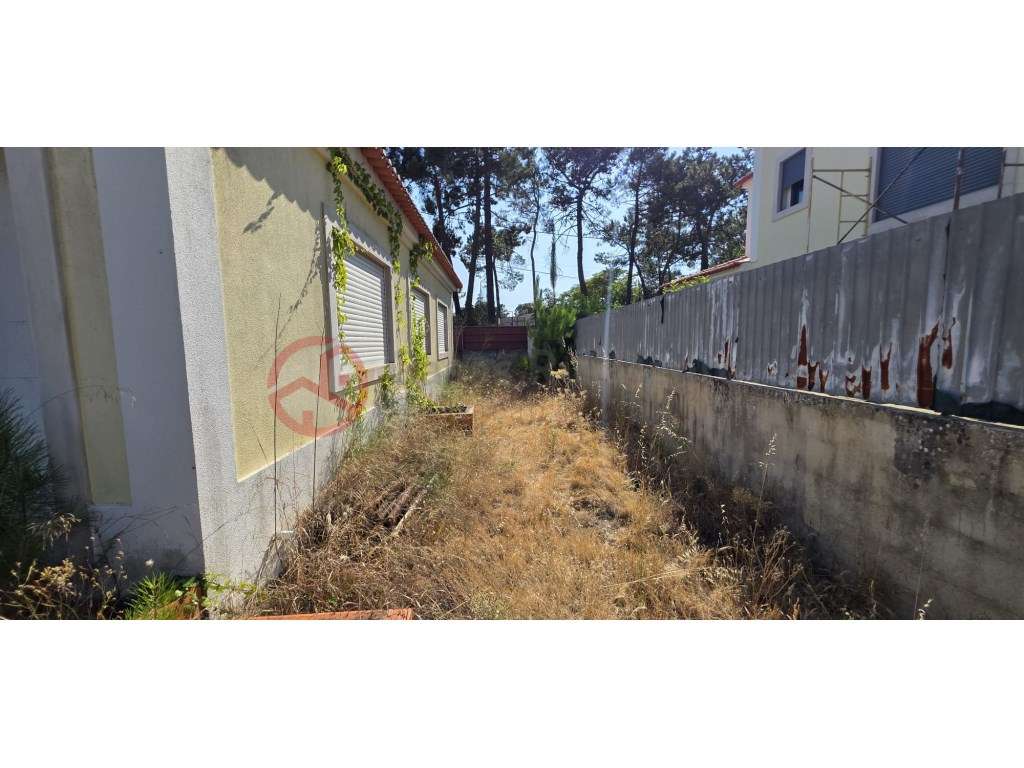 Terreno urbano com 1214m², com moradia edificada.-6