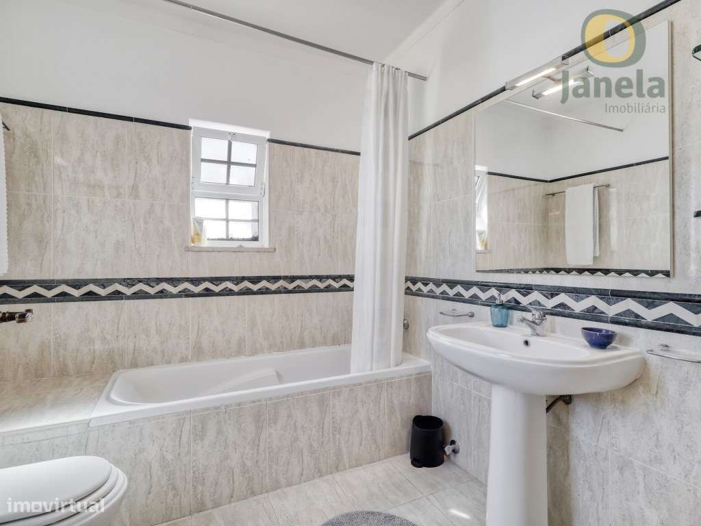 Moradia T3 com Garagem e Piscina no Vila Sol-6