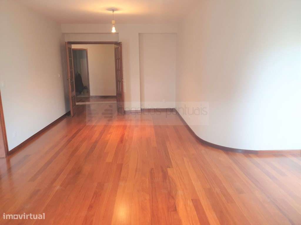 Apartamento T3 com lugar de garagem-5