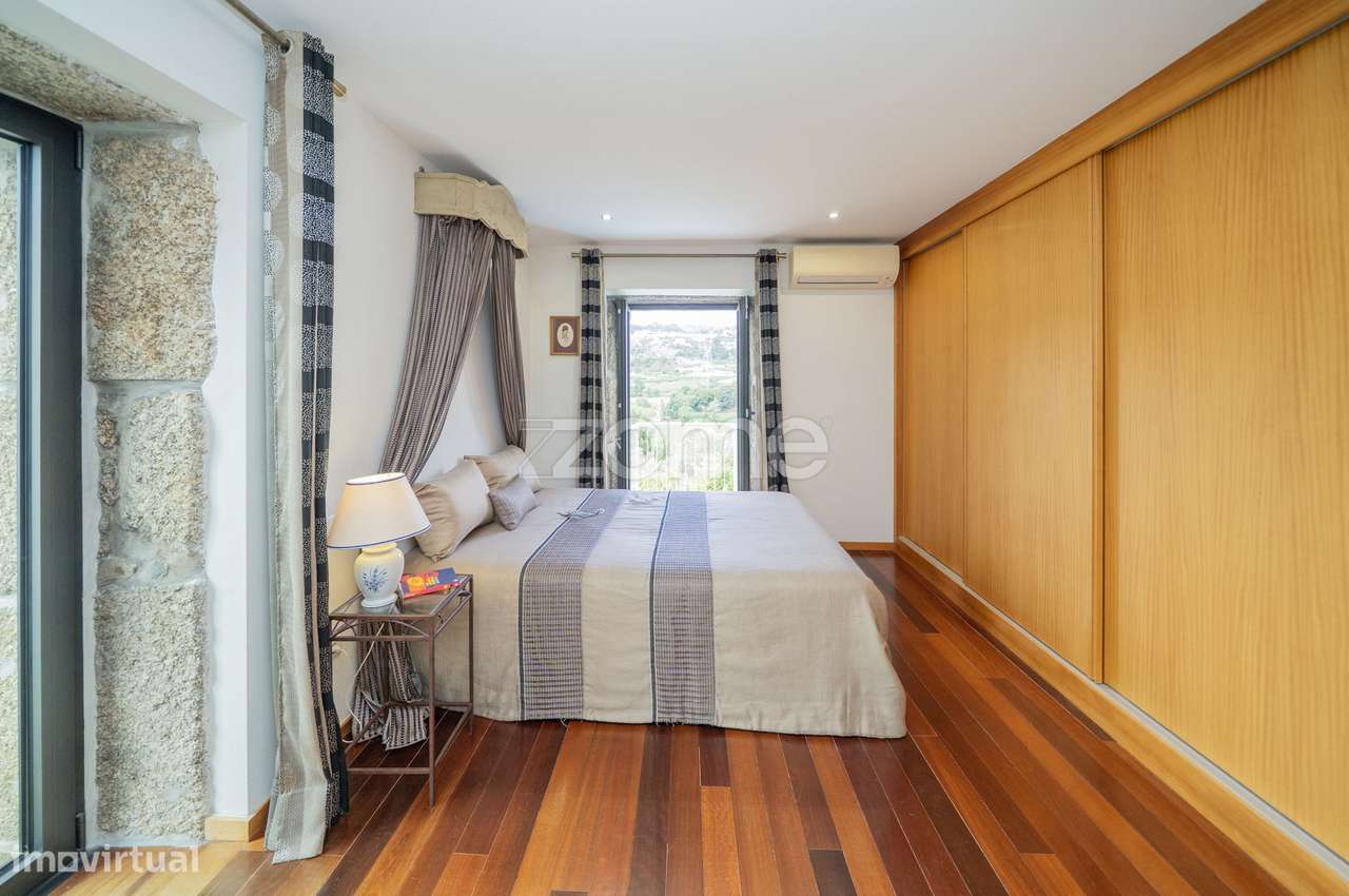 Moradia T5 + 1 com Piscina em Espinho, Braga-48