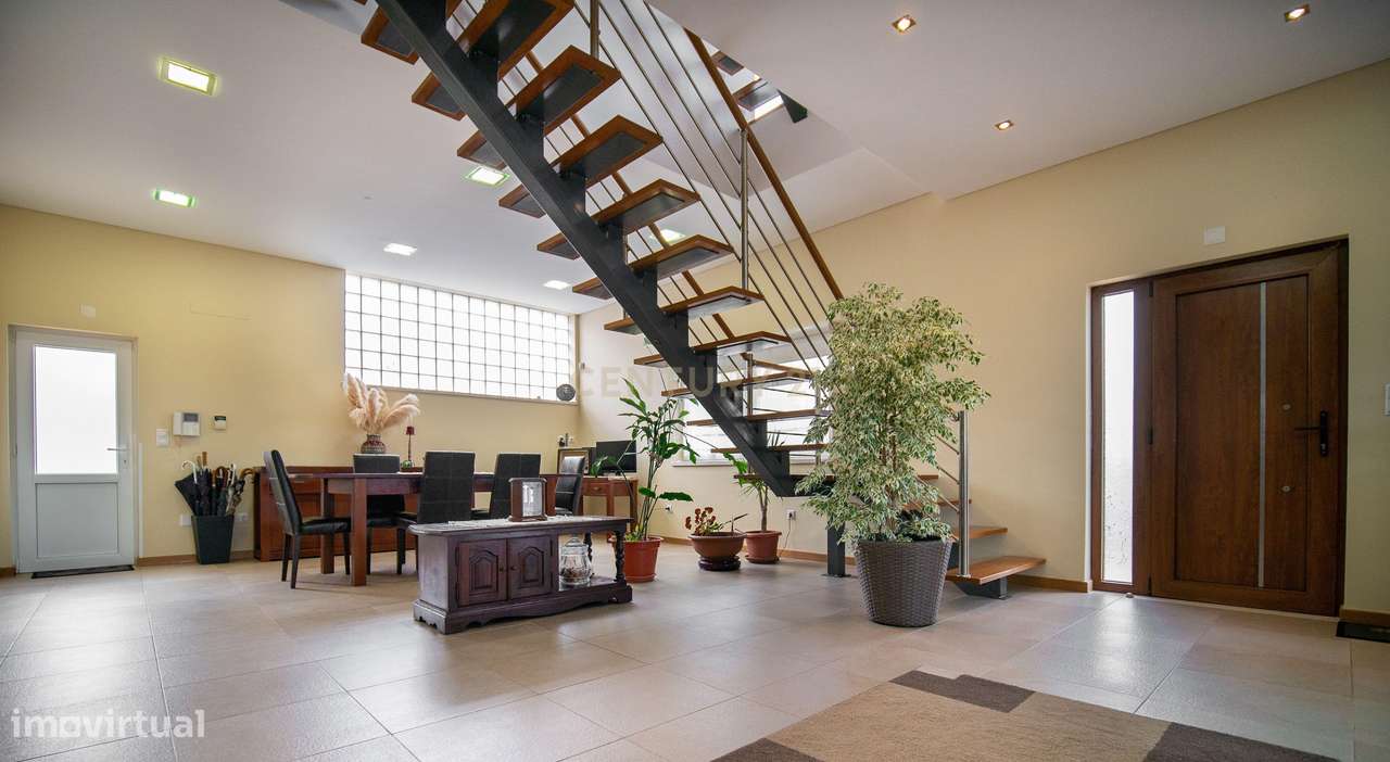 Moradia T5 com 2 suites, áreas generosas-Lote Urbano 521 M2- Brejos de - Grande imagem: 4/21