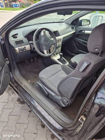 Opel Astra III GTC 1.4 Cosmo - 9