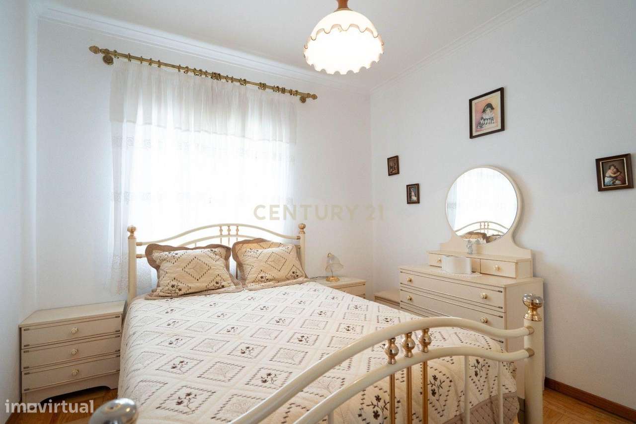 Moradia T3 + 1, com Terreno, em Vila Nova de Poiares-8