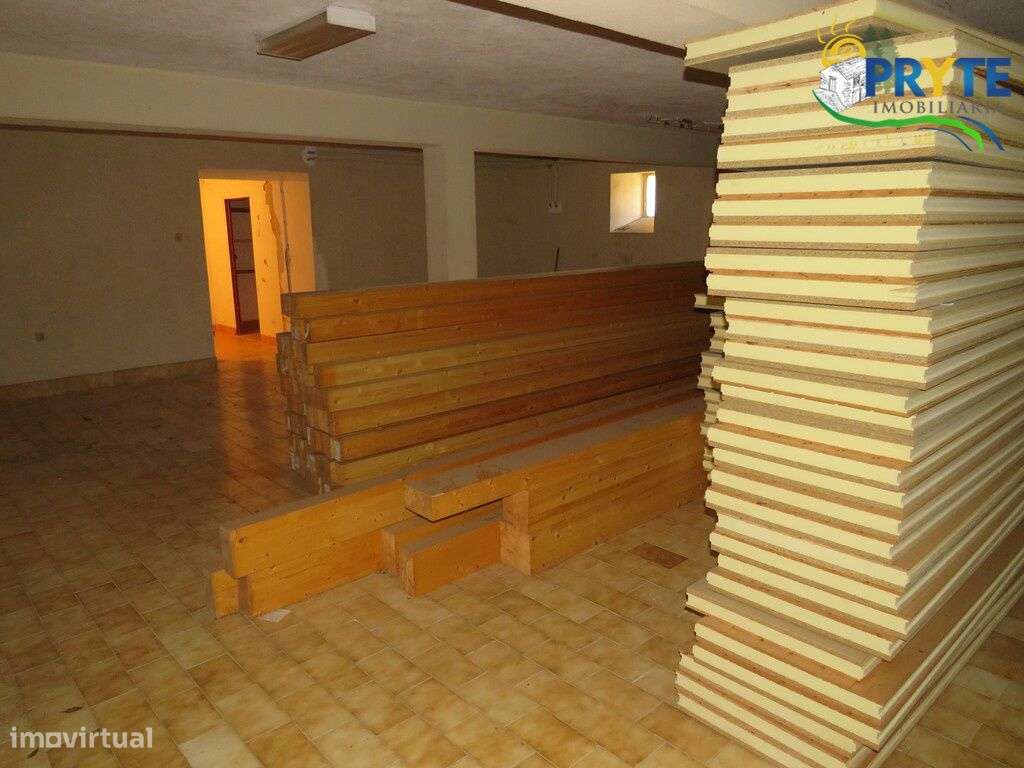 Moradia de tipologia T4 situada em Figueiró dos Vinhos-33