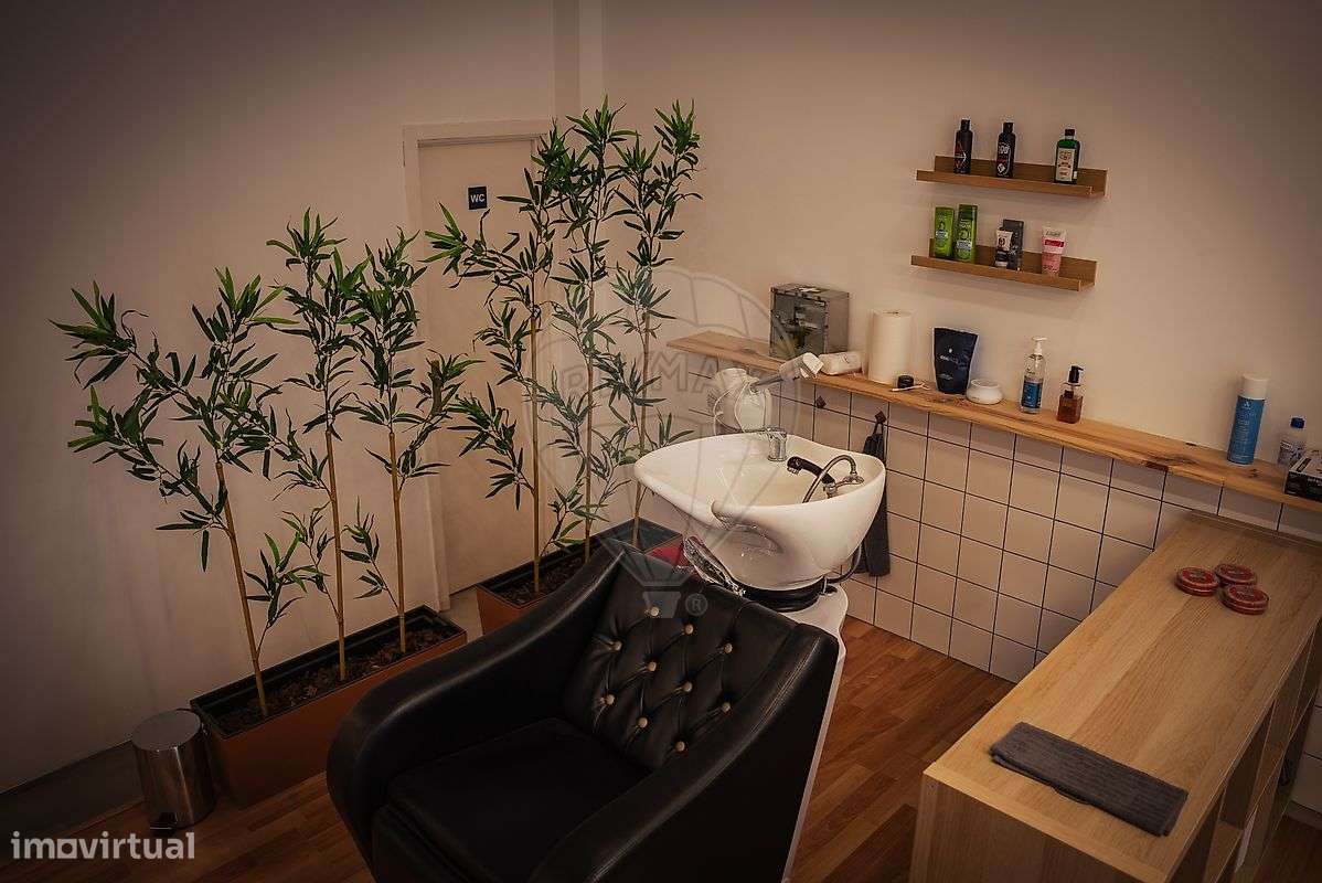 Trespasse de Barbearia em pleco centro de Braga-13
