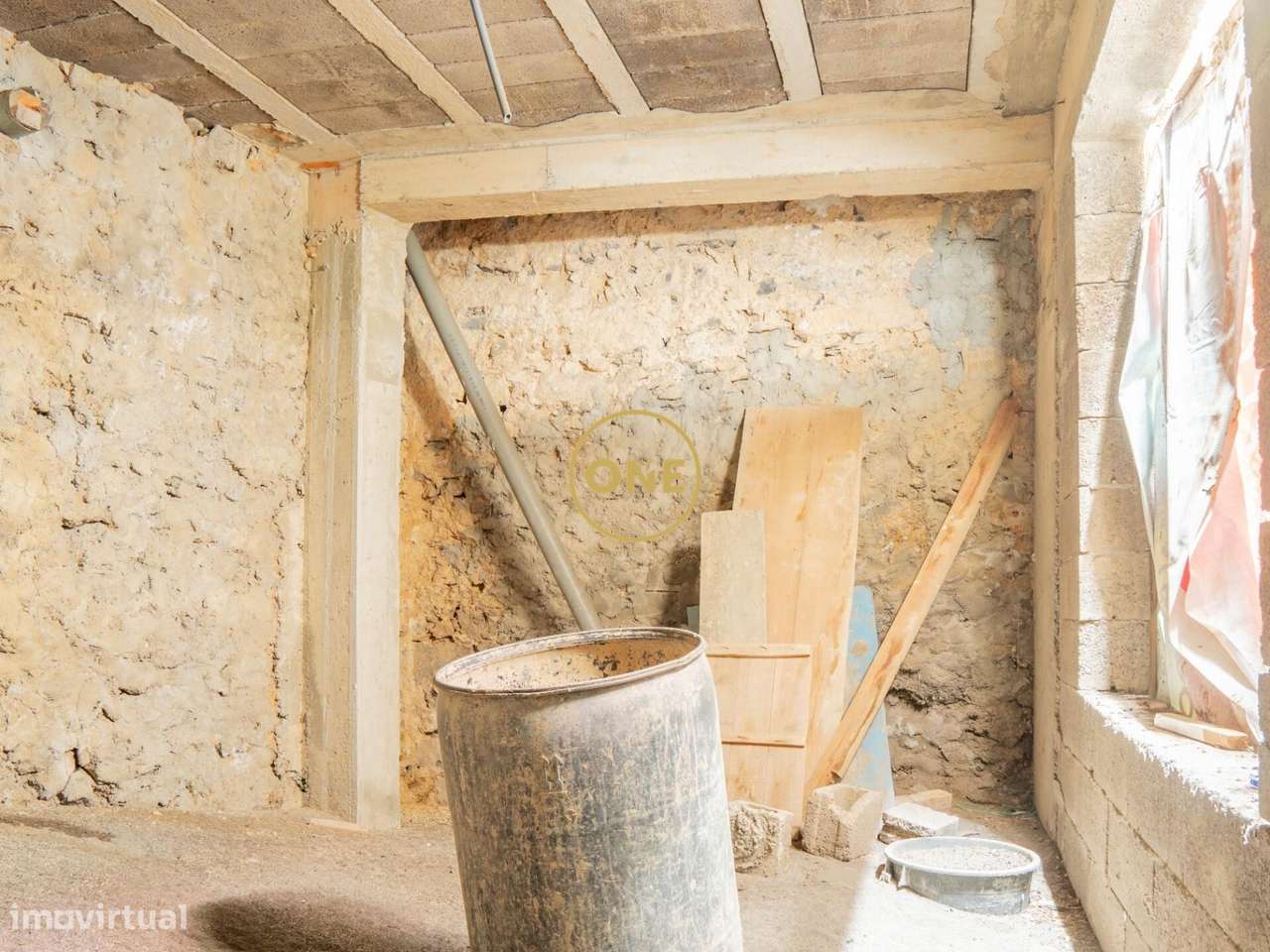 PRÉDIO COM 2 PISOS NO CENTRO HISTÓRICO DE PONTA DELGADA - Grande imagem: 5/8