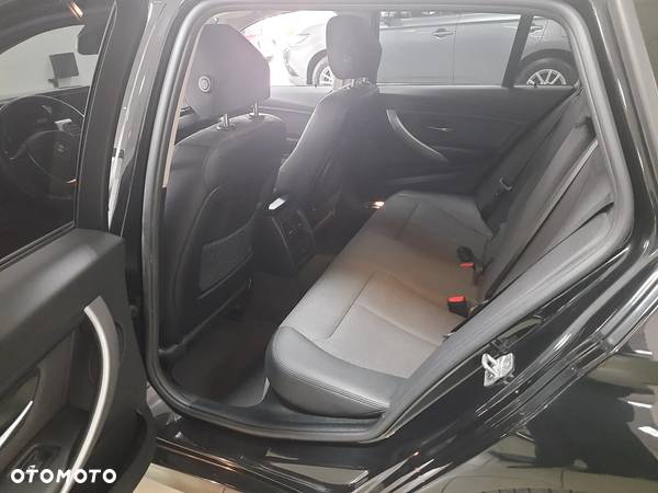 BMW Seria 3 320d Advantage - 12