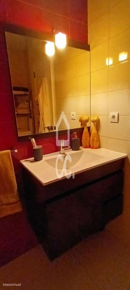 Apartamento TO convertido a T1 em condomínio fechado com 3 piscinas, c-18