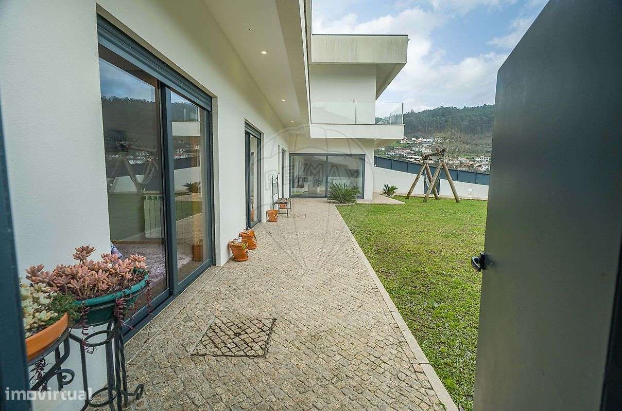 Moradia T4 para venda - Grande imagem: 2/36