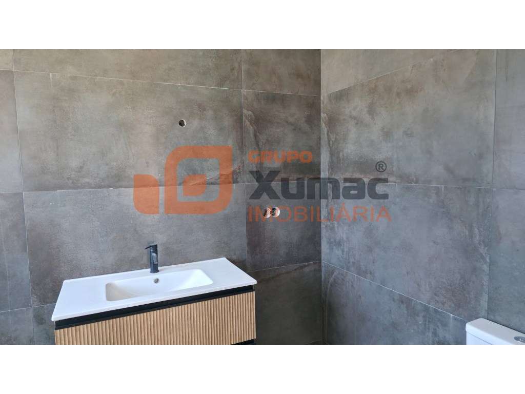 Moradia T4 Contemporânea c/ Piscina-27