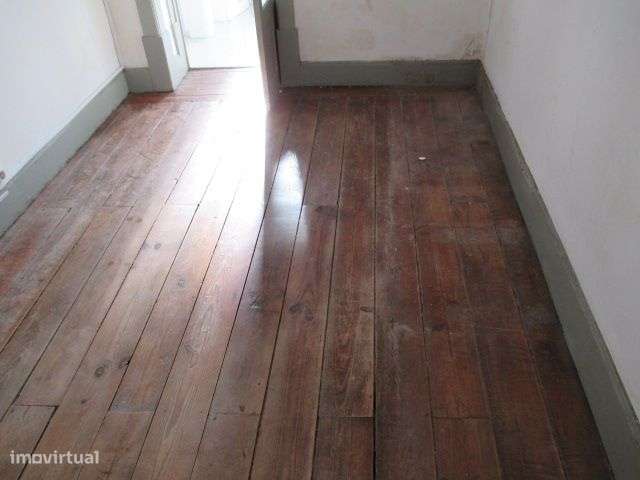 Vivenda na Av. Dias da Silva-20