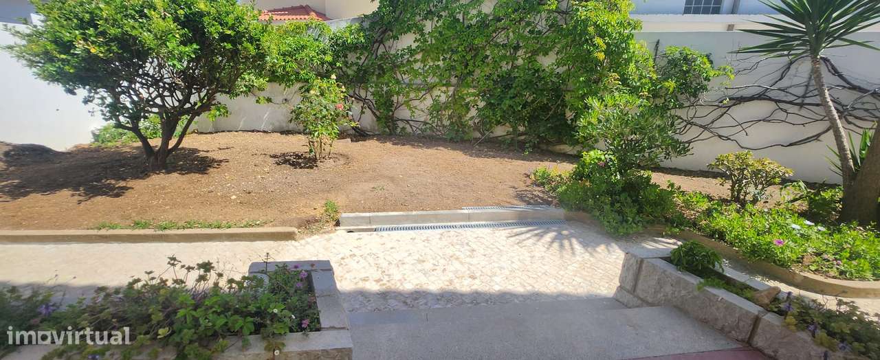 Moradia de Charme Reabilitada no centro da Parede com 434m² de Terreno-55