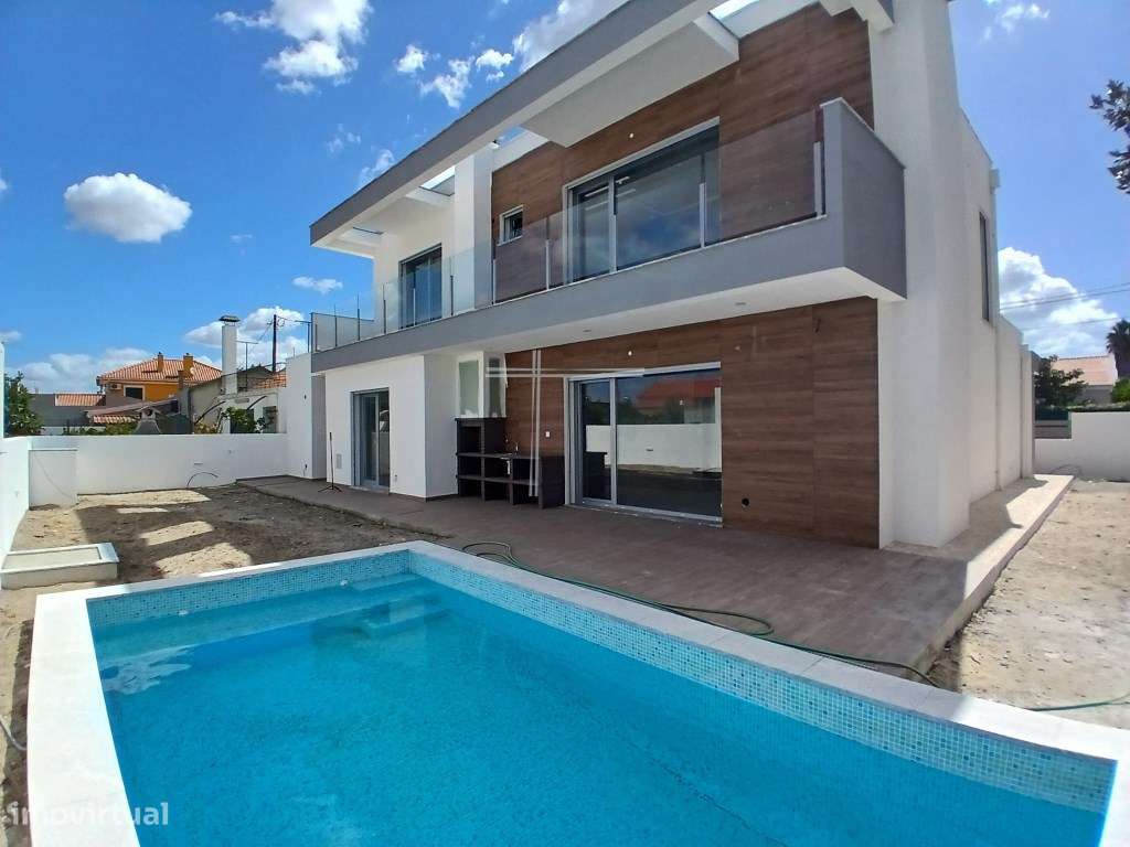 Moradia isolada T4, arquitetura contemporânea com garagem e piscina...-33