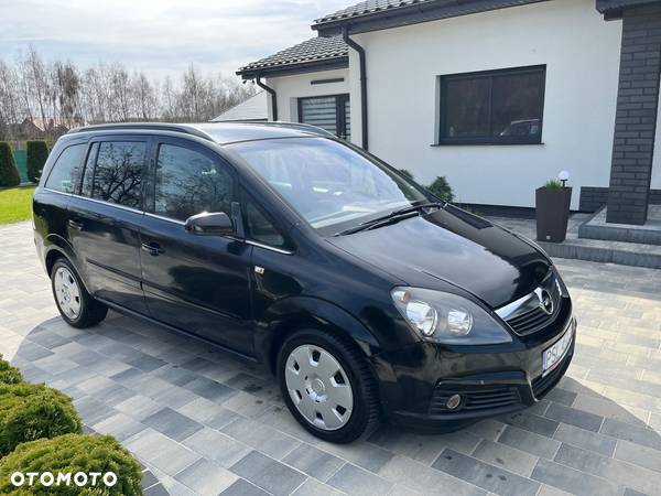 Opel Zafira 1.8 Cosmo - 1