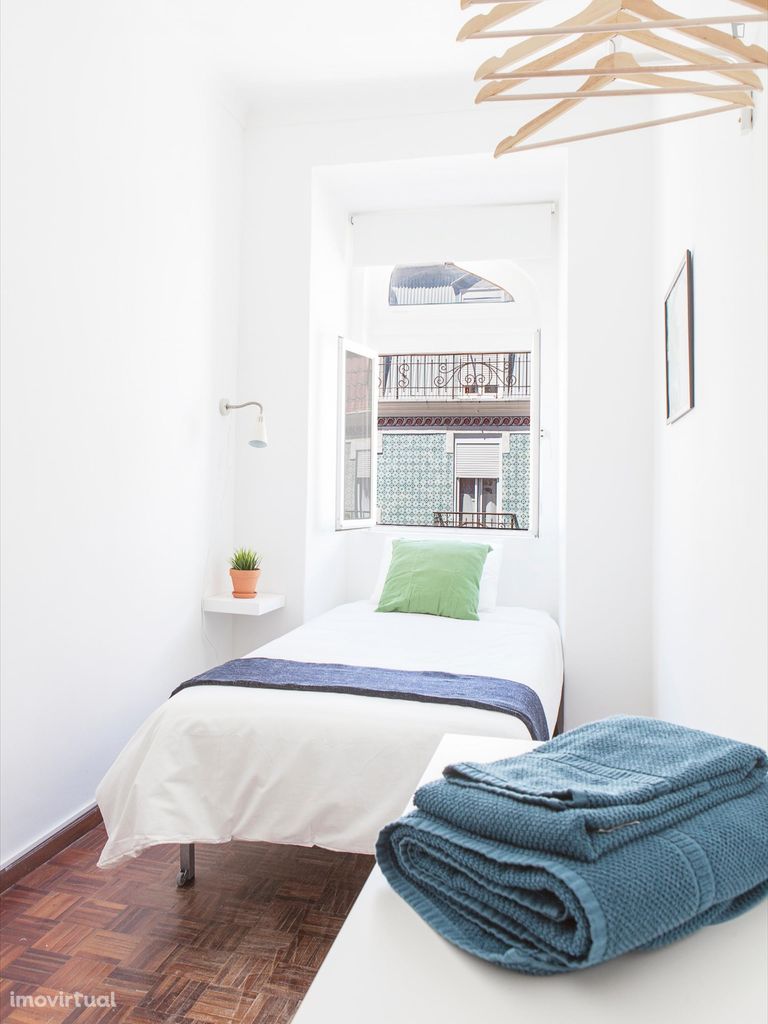 93888 - Quarto com cama de solteiro em apartamento com 7 quartos