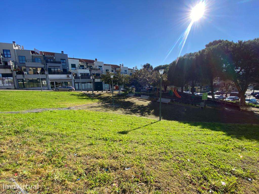 Investimento- Loja em Valongo possibilidade de Converter em T2-16